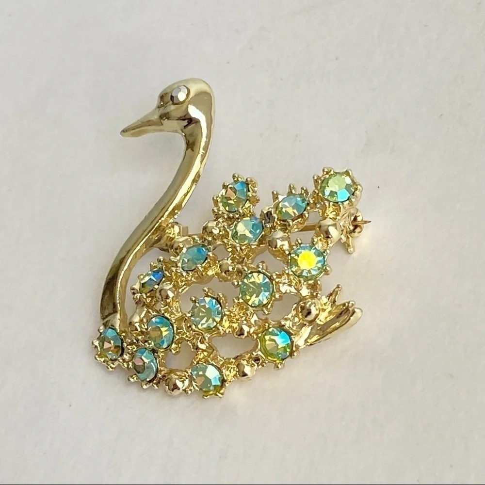 Vintage swan brooch